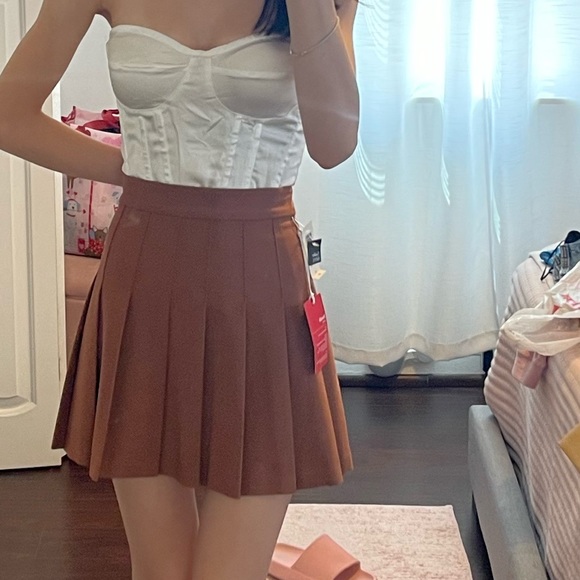 NWT Aritzia Olive Micro Pleated Skirt Brown - Picture 3 of 3